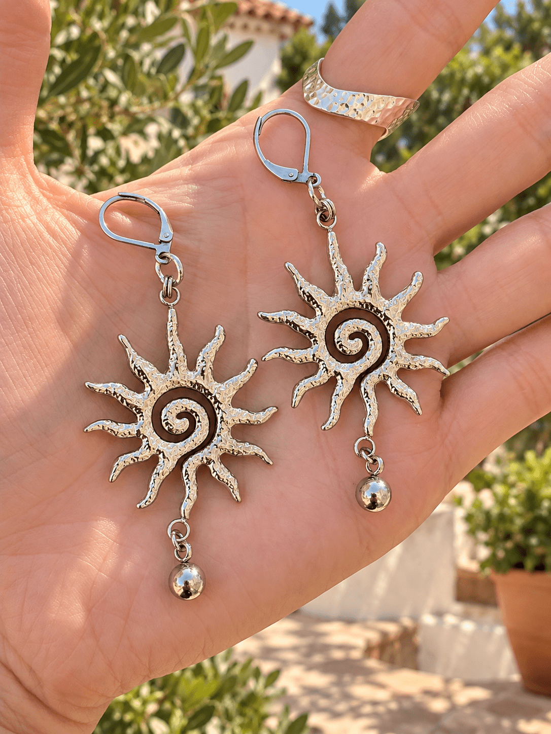 HAMMERED SUN EARRINGS - Honeysuckle & Sparrow